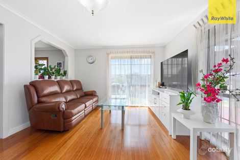 Property photo of 13 Winslow Crescent Deer Park VIC 3023