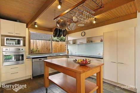 Property photo of 17 Mara Close Wantirna South VIC 3152