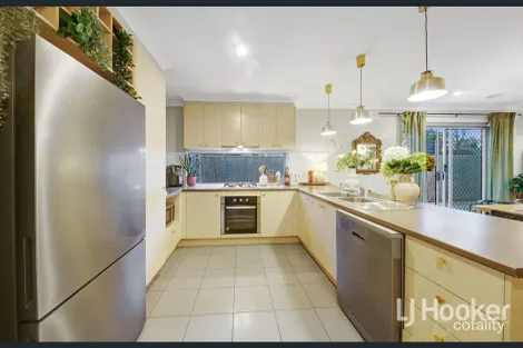 Property photo of 28 Mallow Street Brookfield VIC 3338