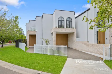 8 Ancura Ct, Wattle Grove, NSW 2173