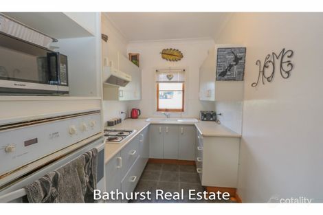 Property photo of 6 Hansard Place West Bathurst NSW 2795