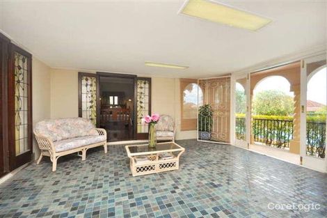 Property photo of 9 Curlewis Street Holland Park West QLD 4121