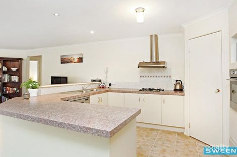 Property photo of 2 Carlsruhe Place Caroline Springs VIC 3023