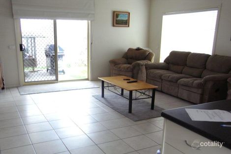 Property photo of 2 Cottage Link Pakenham VIC 3810