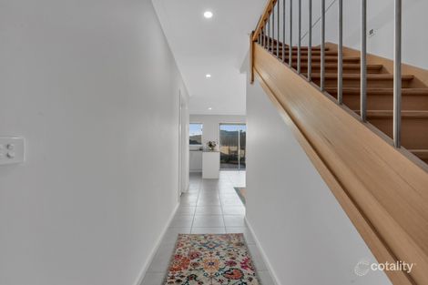 Property photo of 10/13 Fishburn Grove Harkness VIC 3337