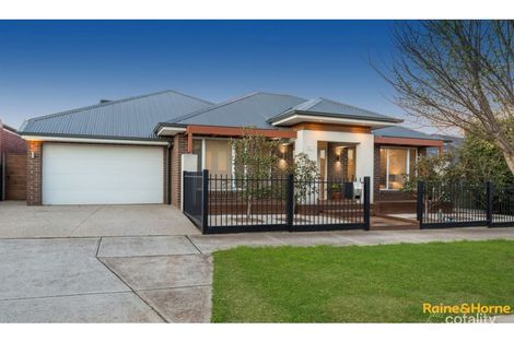 Property photo of 37 Lambertia Loop Caroline Springs VIC 3023