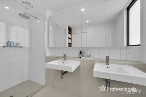 Property photo of 2/3 Adelaide Street McKinnon VIC 3204