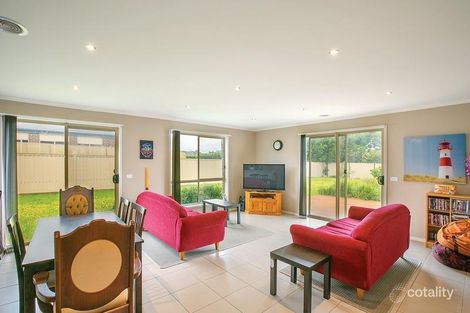 Property photo of 13 Lynrose Close Sebastopol VIC 3356