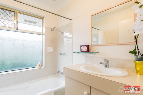 17 Ferrolana Ct, Stratton, WA 6056