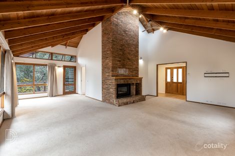 Property photo of 8 Woodman Place Greenleigh NSW 2620