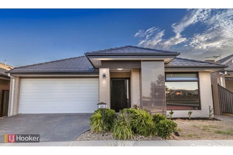 Property photo of 22 Lemon Myrtle Way Craigieburn VIC 3064