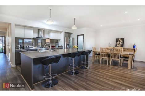 Property photo of 22 Lemon Myrtle Way Craigieburn VIC 3064