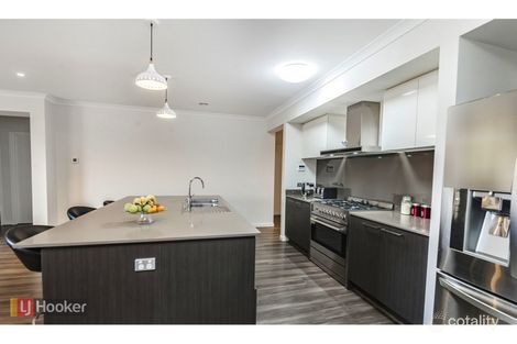 Property photo of 22 Lemon Myrtle Way Craigieburn VIC 3064