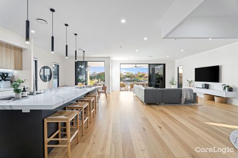 22 Lakeview Bvd, Mermaid Waters, QLD 4218