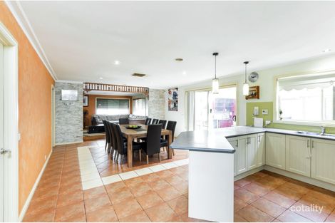 Property photo of 5 Osmond Place Caroline Springs VIC 3023