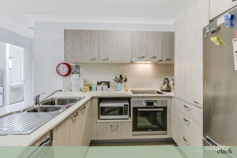 Property photo of 2/8 Railway Parade Clayfield QLD 4011