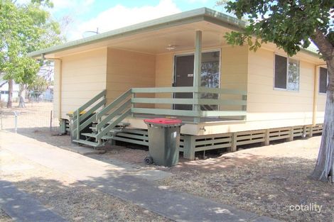 6 Middle Cres, Dysart, QLD 4745