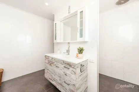 Property photo of 17 Catto Street Centenary Heights QLD 4350
