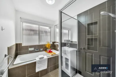 Property photo of 4 Ironbark Grove Burnside Heights VIC 3023