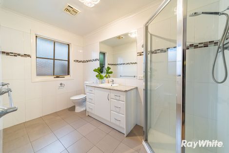 Property photo of 19 Mayfield Parade Strathdale VIC 3550