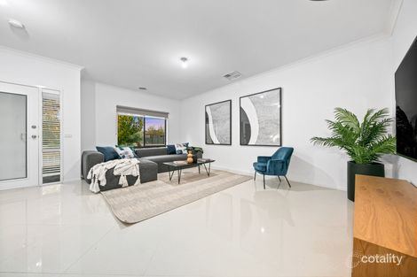 Property photo of 32 Highbury Circuit Craigieburn VIC 3064