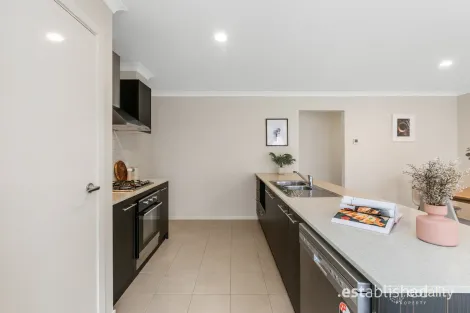 Property photo of 28 Tyler Crescent Tarneit VIC 3029