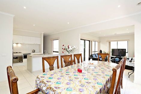 Property photo of 10 Castlebury Place Deer Park VIC 3023