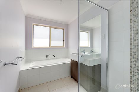 Property photo of 13 Impara Rise Werribee VIC 3030