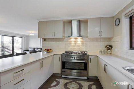 Property photo of 39 Georgette Crescent Endeavour Hills VIC 3802