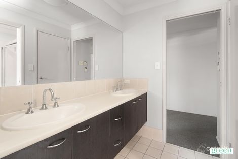 Property photo of 5 Robertson Place Fig Tree Pocket QLD 4069
