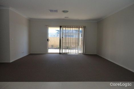 Property photo of 14 Oysterbay Chase Point Cook VIC 3030