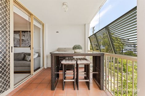 Property photo of 2/15 Clarence Road Indooroopilly QLD 4068