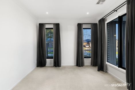 Property photo of 2 Razorbill Terrace Werribee VIC 3030