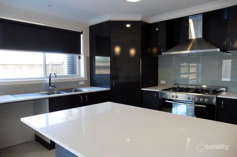 Property photo of 16 Fenway Boulevard Clyde North VIC 3978