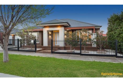 Property photo of 37 Lambertia Loop Caroline Springs VIC 3023
