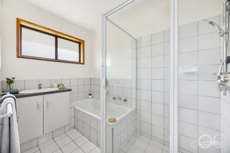 Property photo of 40 Aroona Road Hallett Cove SA 5158