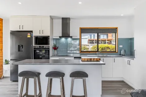 Property photo of 19 Fox Avenue White Beach TAS 7184