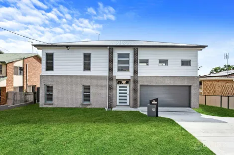 12 Hillcrest Ave, Scarness, QLD 4655