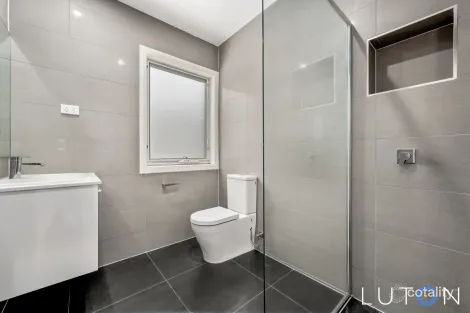 Property photo of 32 Leon Street Googong NSW 2620