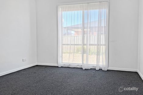 Property photo of 67 Treeve Parkway Werribee VIC 3030