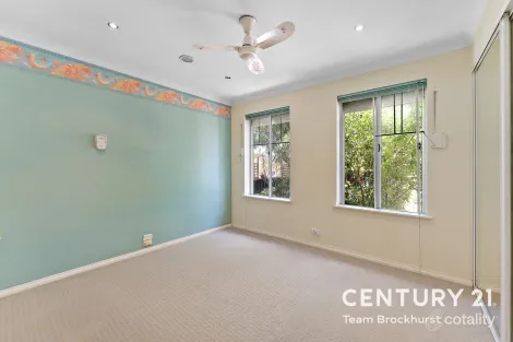 Property photo of 11 Firefalls Close Huntingdale WA 6110