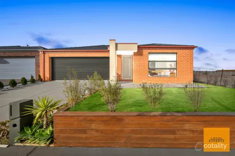 Property photo of 221 James Melrose Drive Brookfield VIC 3338