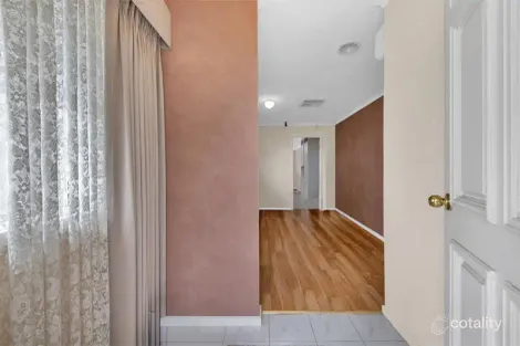 Property photo of 3 Tunley Place Roxburgh Park VIC 3064