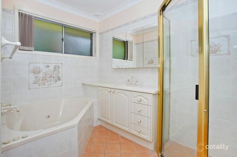 Property photo of 28 Nardoo Crescent Thirroul NSW 2515