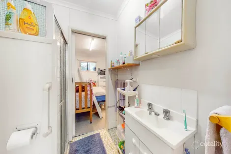 Property photo of 28 Gillian Street Beachmere QLD 4510