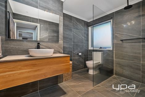 Property photo of 3 Darke Court Darley VIC 3340