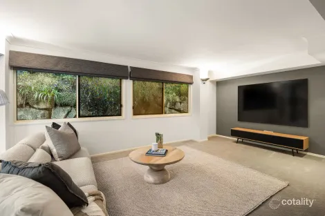 Property photo of 13 Martens Place Brookfield QLD 4069