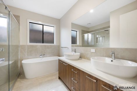 Property photo of 66 Stonehenge Drive Cobblebank VIC 3338