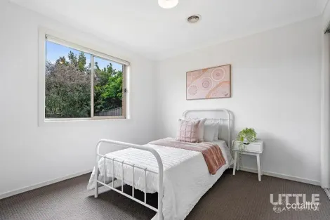 Property photo of 8 Barley Crescent Clyde North VIC 3978