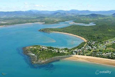 8-10 Crichton St, Sarina Beach, QLD 4737